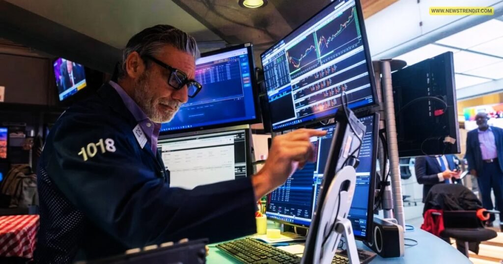 Wall Street Ends Mixed as U.S. Shutdown 
